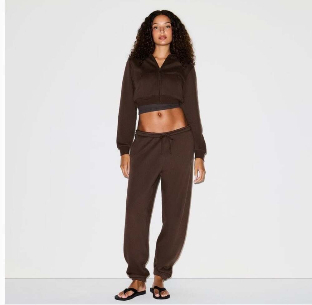 SKIMS Cotton Fleece Classic Jogger in Espresso - S (28”)